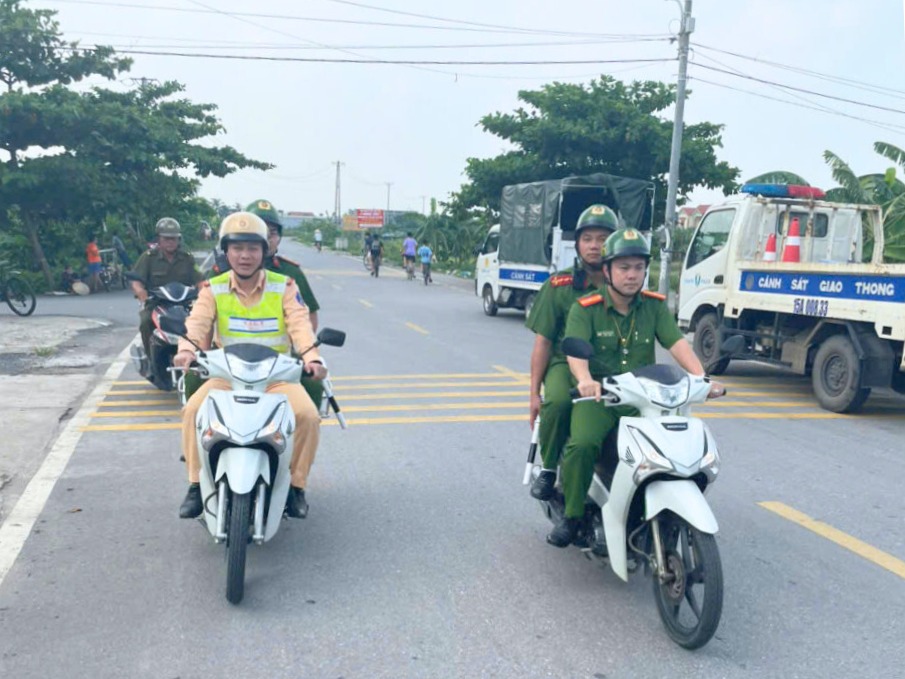 Công an phường Nam Triệu tuần tra khép kín địa bàn, giữ vững an ninh trật tự